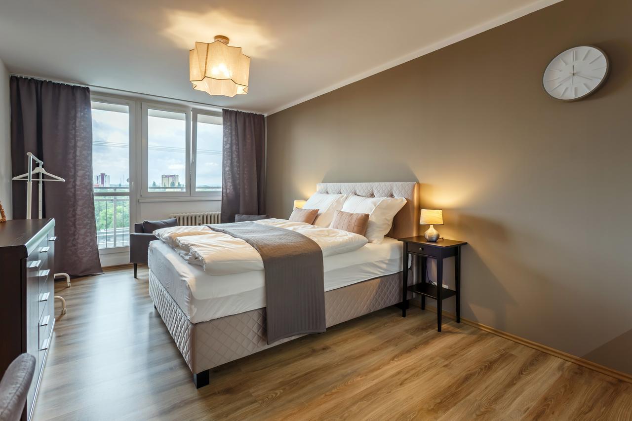 اوسترافا Golden Apartments المظهر الخارجي الصورة