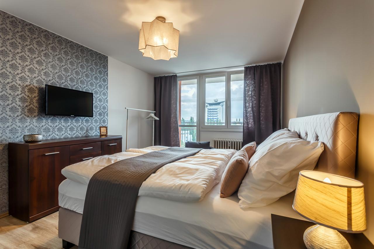 اوسترافا Golden Apartments المظهر الخارجي الصورة